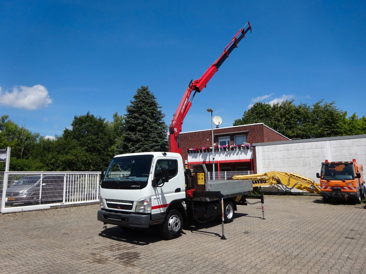 Mitsubishi Fuso Canter 7C18 + Ferrari F571 Kran - 플랫베드 밴 : 사진 2 Mitsubishi Fuso Canter 7C18 + Ferrari F571 Kran - 플랫베드 밴 : 사진 2