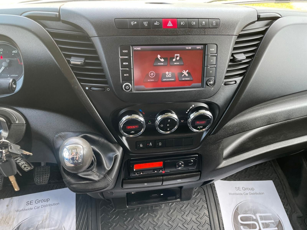 플랫베드 밴, 콤비 밴 Iveco Daily 3.0 Fahrgestell Doppelkabine 50 C *Crane* : 사진 12