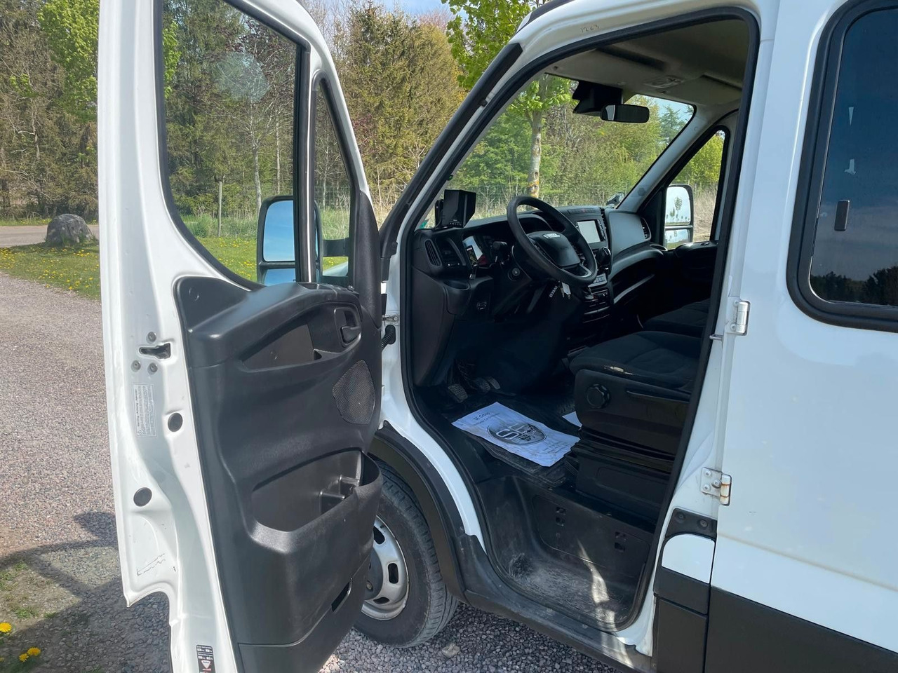플랫베드 밴, 콤비 밴 Iveco Daily 3.0 Fahrgestell Doppelkabine 50 C *Crane* : 사진 9