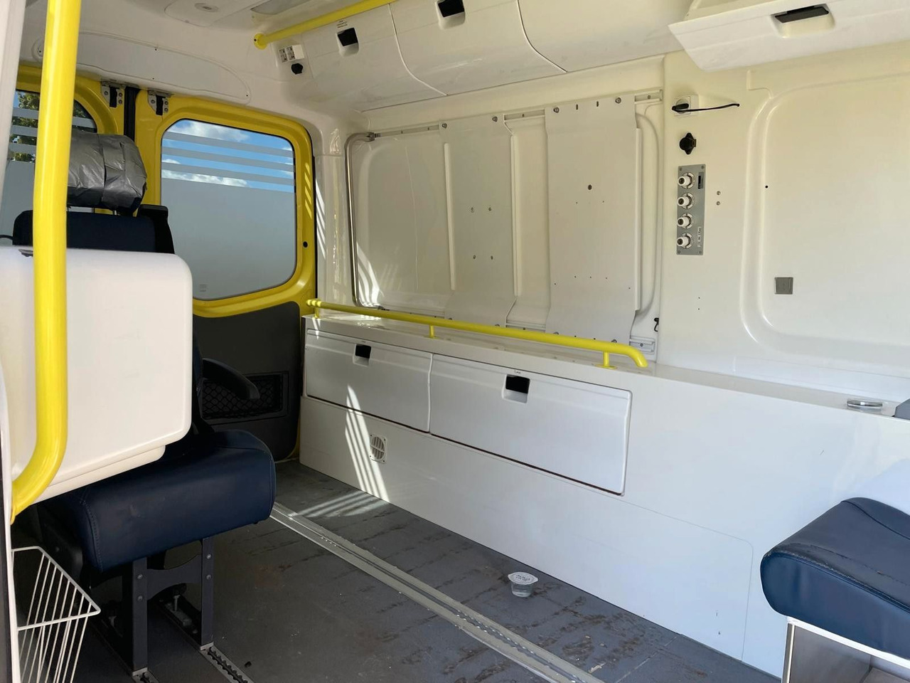 리스  Mercedes-Benz Sprinter II Kasten 316 CDI Aut Ambulance* Mercedes-Benz Sprinter II Kasten 316 CDI Aut Ambulance* : 사진 24