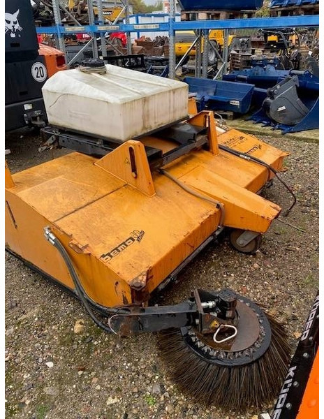 Bema 40 Classic 2050 Kehrbesen 2.200 EUR - 부착물 건설기계 용 : 사진 2 Bema 40 Classic 2050 Kehrbesen 2.200 EUR - 부착물 건설기계 용 : 사진 2