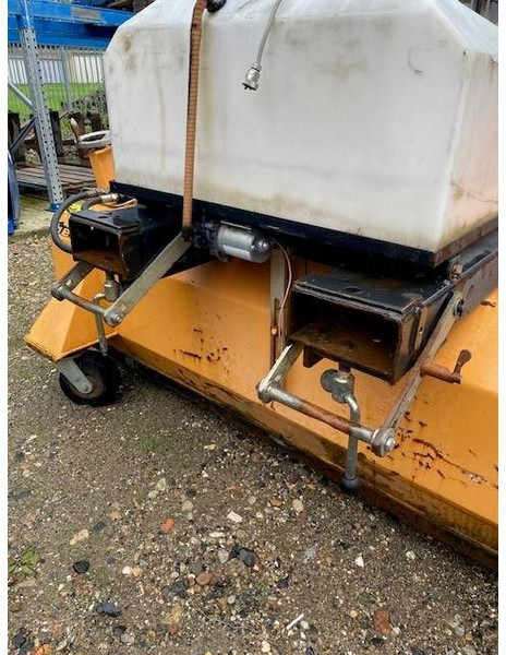 Bema 40 Classic 2050 Kehrbesen 2.200 EUR - 부착물 건설기계 용 : 사진 3 Bema 40 Classic 2050 Kehrbesen 2.200 EUR - 부착물 건설기계 용 : 사진 3