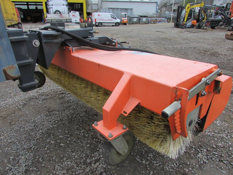 Tuchel Profi 600-230 Kehrbesen / 6.500 EUR - 부착물 건설기계 용 : 사진 3 Tuchel Profi 600-230 Kehrbesen / 6.500 EUR - 부착물 건설기계 용 : 사진 3