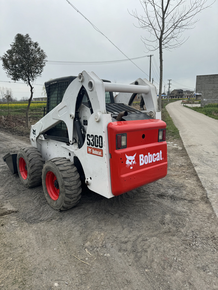 BOBCAT S300 - 스키드 스티어 로더 : 사진 5 BOBCAT S300 - 스키드 스티어 로더 : 사진 5
