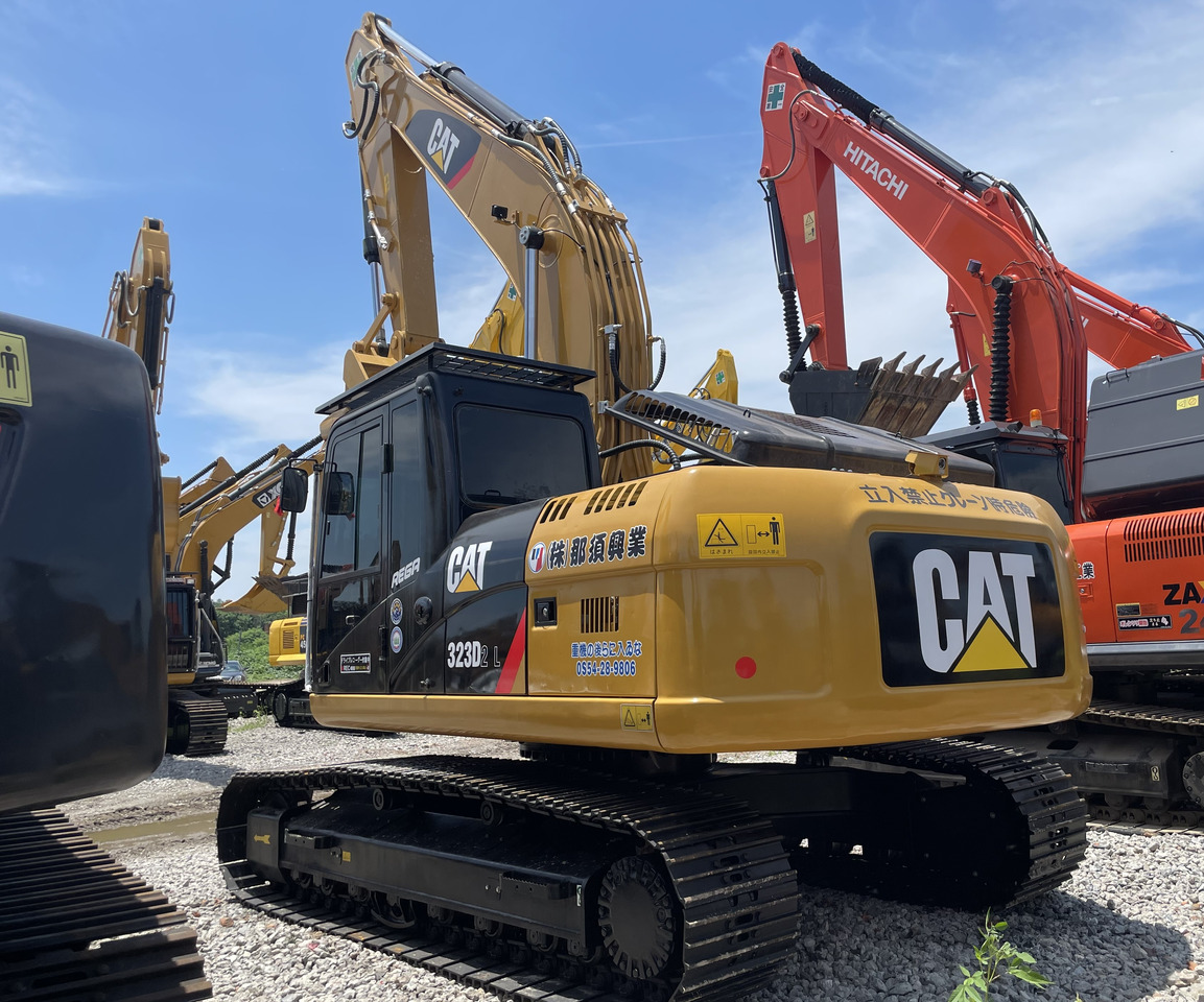CATERPILLAR 323D2 - 크롤러 굴삭기 : 사진 1 CATERPILLAR 323D2 - 크롤러 굴삭기 : 사진 1