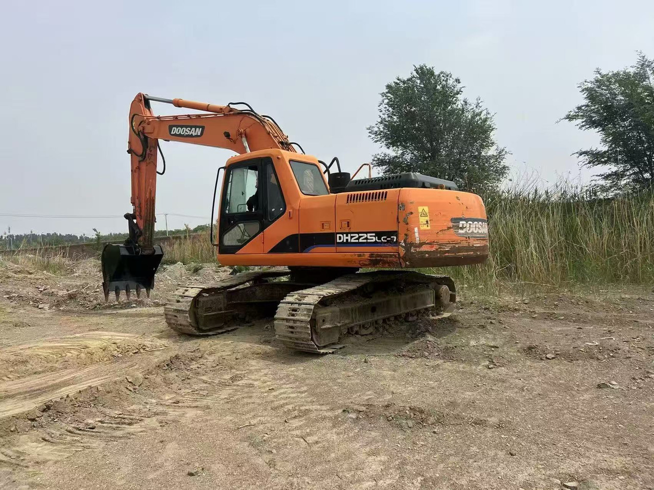 DOOSAN DH225LC-7 - 크롤러 굴삭기 : 사진 2 DOOSAN DH225LC-7 - 크롤러 굴삭기 : 사진 2