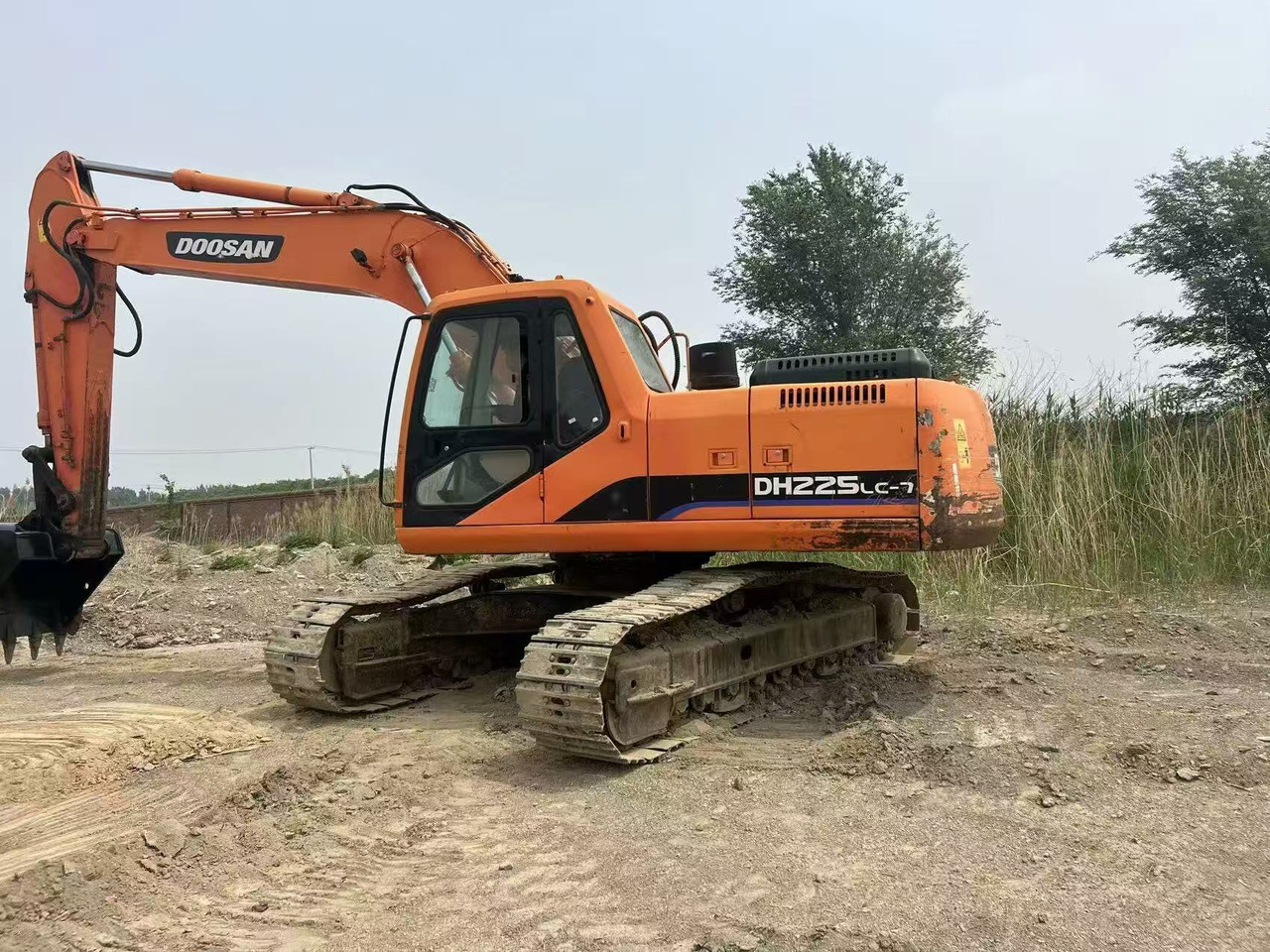 DOOSAN DH225LC-7 - 크롤러 굴삭기 : 사진 4 DOOSAN DH225LC-7 - 크롤러 굴삭기 : 사진 4