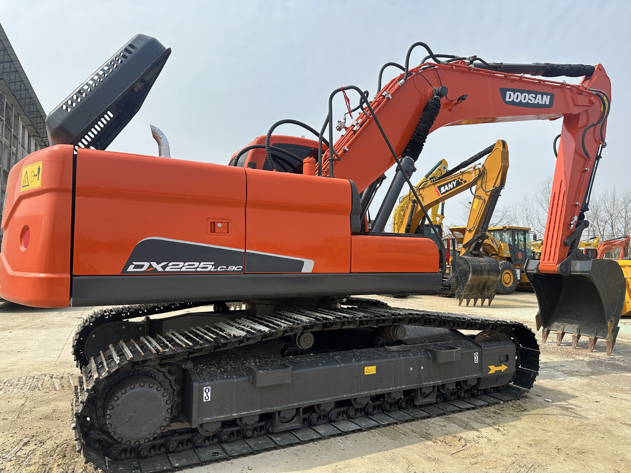 DOOSAN DX225LC-9C - 크롤러 굴삭기 : 사진 1 DOOSAN DX225LC-9C - 크롤러 굴삭기 : 사진 1