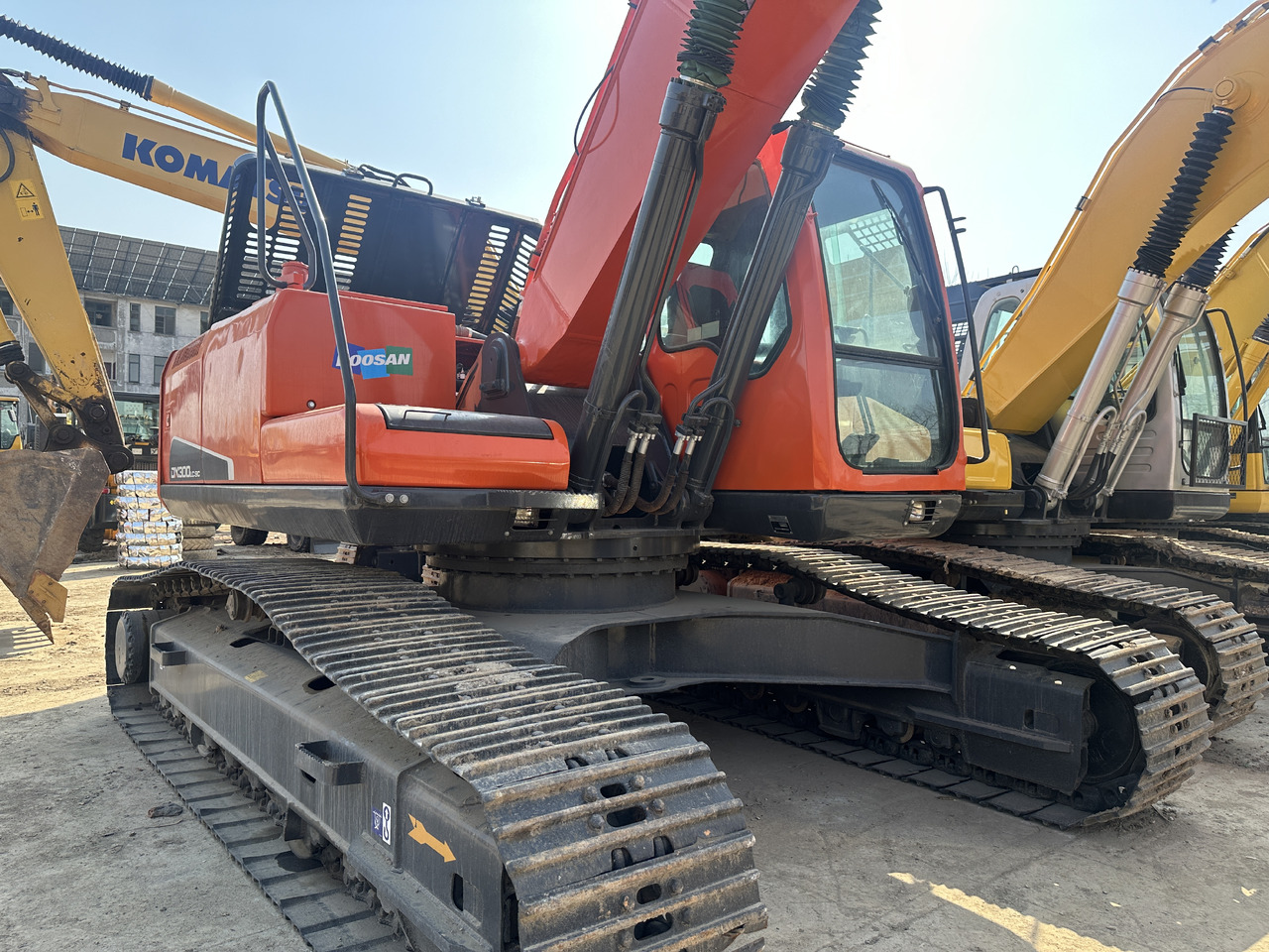 Doosan DX300-9C - 크롤러 굴삭기 : 사진 2 Doosan DX300-9C - 크롤러 굴삭기 : 사진 2