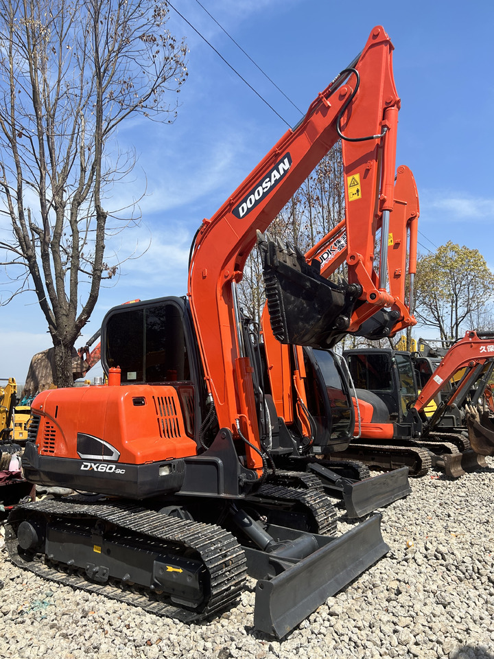 Doosan DX60 - 크롤러 굴삭기 : 사진 1 Doosan DX60 - 크롤러 굴삭기 : 사진 1