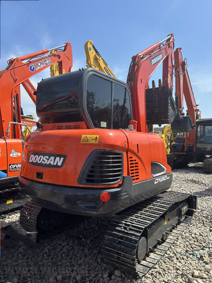 Doosan DX60 - 크롤러 굴삭기 : 사진 5 Doosan DX60 - 크롤러 굴삭기 : 사진 5