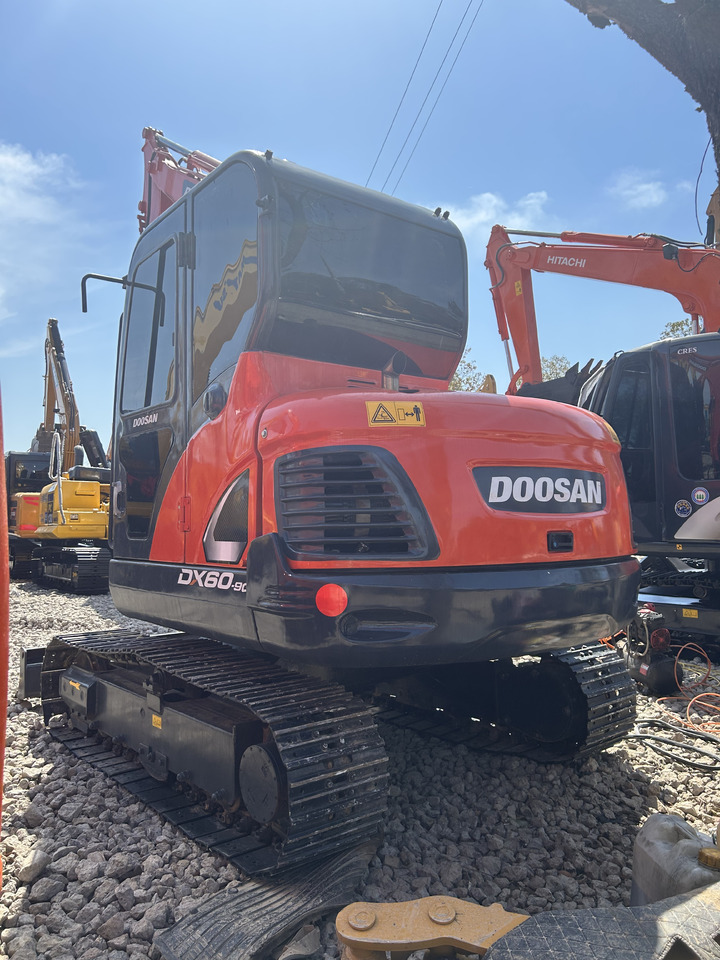 Doosan DX60 - 크롤러 굴삭기 : 사진 4 Doosan DX60 - 크롤러 굴삭기 : 사진 4