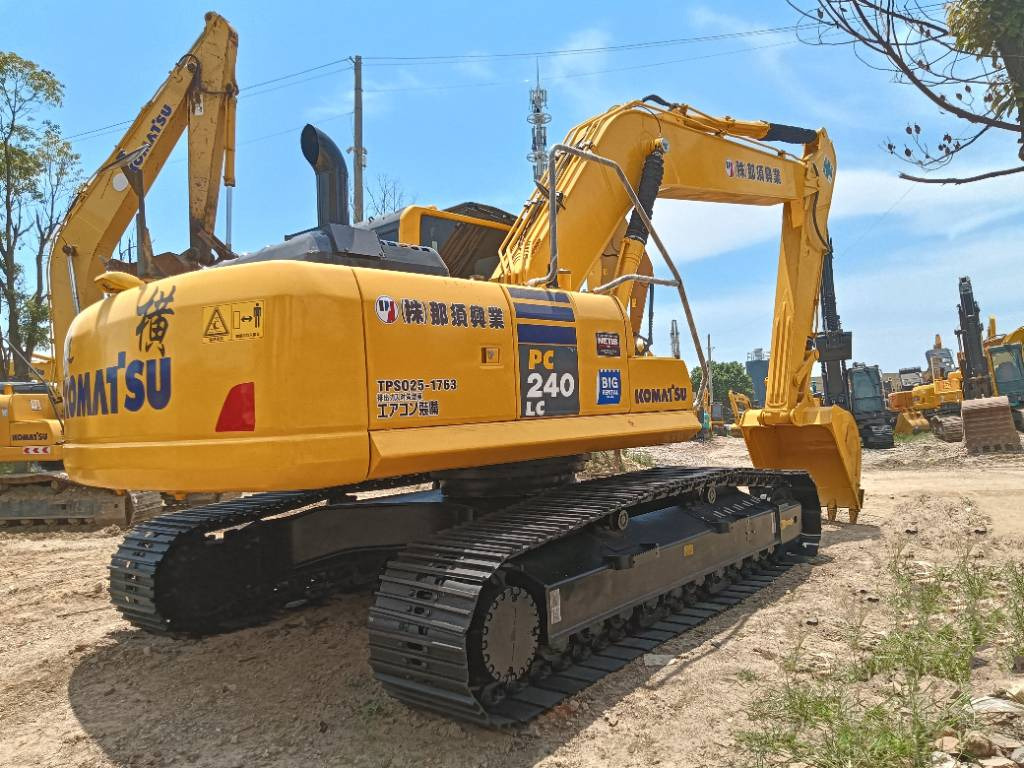 KOMATSU PC 240 - 크롤러 굴삭기 : 사진 1 KOMATSU PC 240 - 크롤러 굴삭기 : 사진 1