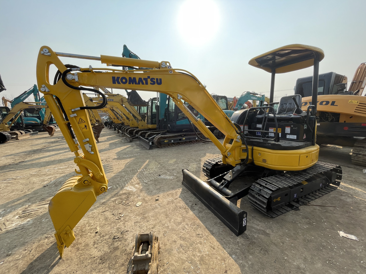 KOMATSU PC 35 MR-3 - 미니 굴삭기 : 사진 2 KOMATSU PC 35 MR-3 - 미니 굴삭기 : 사진 2