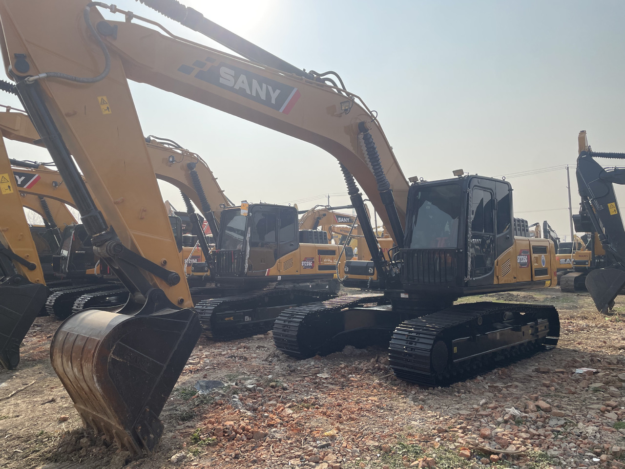 SANY SY235C - 크롤러 굴삭기 : 사진 3 SANY SY235C - 크롤러 굴삭기 : 사진 3