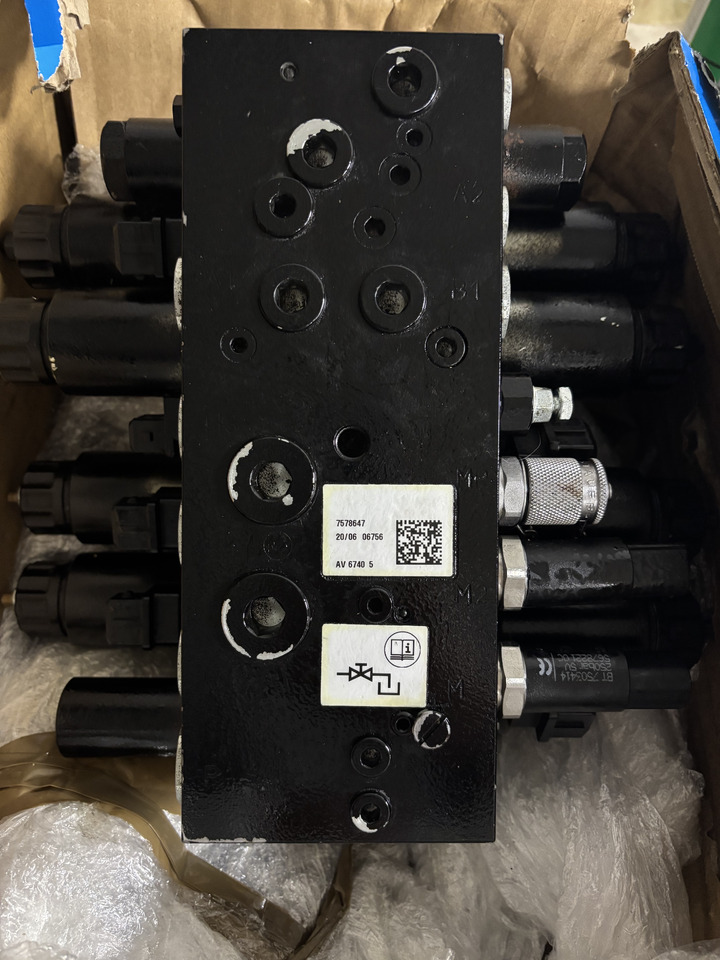 BT valve block 7578647 - 예비 부속 리치 트럭 용 : 사진 3 BT valve block 7578647 - 예비 부속 리치 트럭 용 : 사진 3