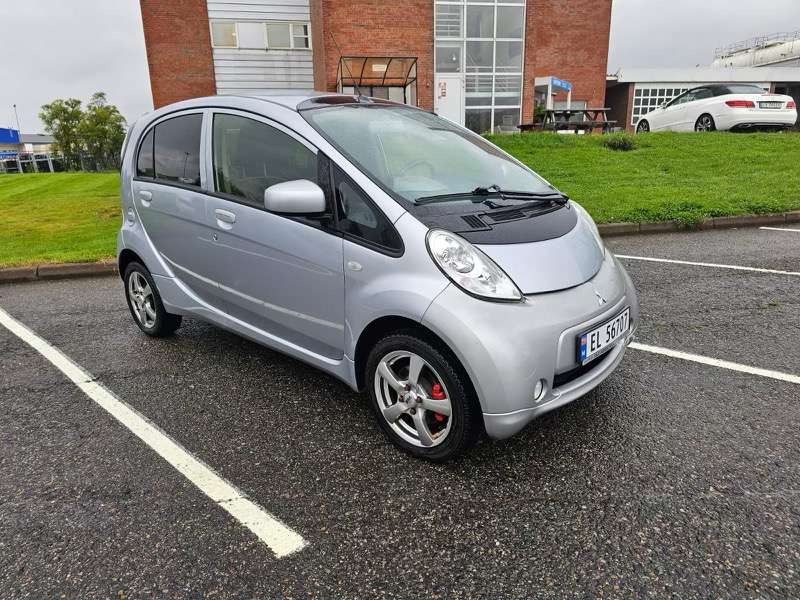 차량 2015 Mitsubishi I-miev : 사진 1