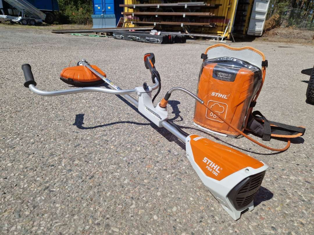STIHL FSA 130 med AR 3000 ryggsekkbatteri – kraftig og stillegående profftrimmer - 오토바이 트레일러 : 사진 1 STIHL FSA 130 med AR 3000 ryggsekkbatteri – kraftig og stillegående profftrimmer - 오토바이 트레일러 : 사진 1