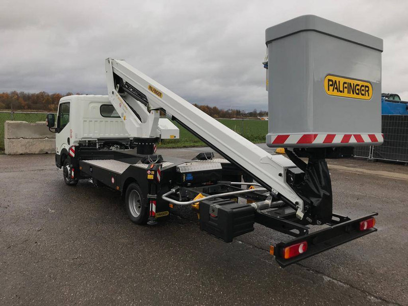 Palfinger P 200 T X E (closed basket) - 트럭 탑재 고가작업 플랫폼 : 사진 4 Palfinger P 200 T X E (closed basket) - 트럭 탑재 고가작업 플랫폼 : 사진 4