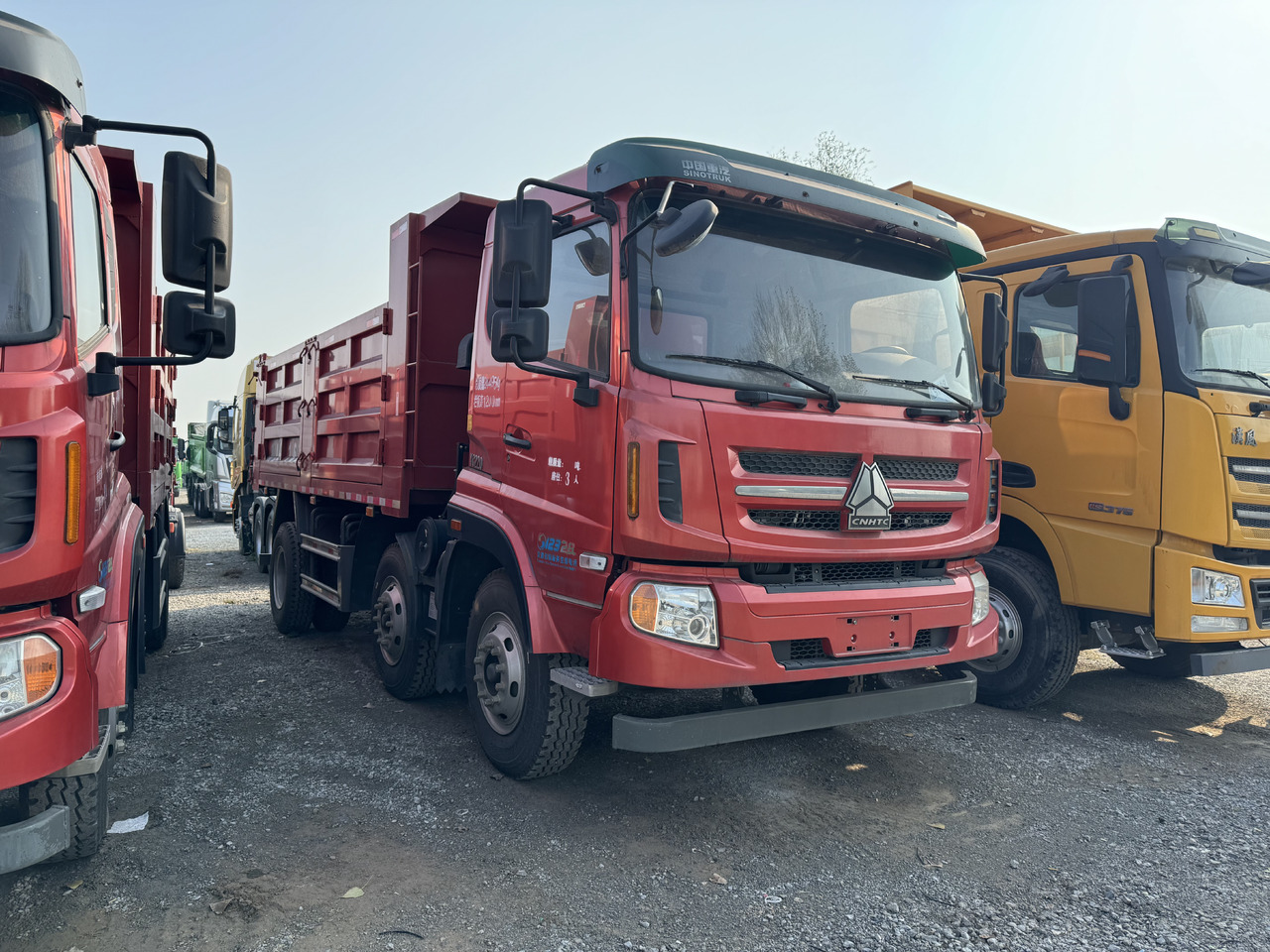 SINOTRUCK HOWO - 덤프트럭 : 사진 2 SINOTRUCK HOWO - 덤프트럭 : 사진 2
