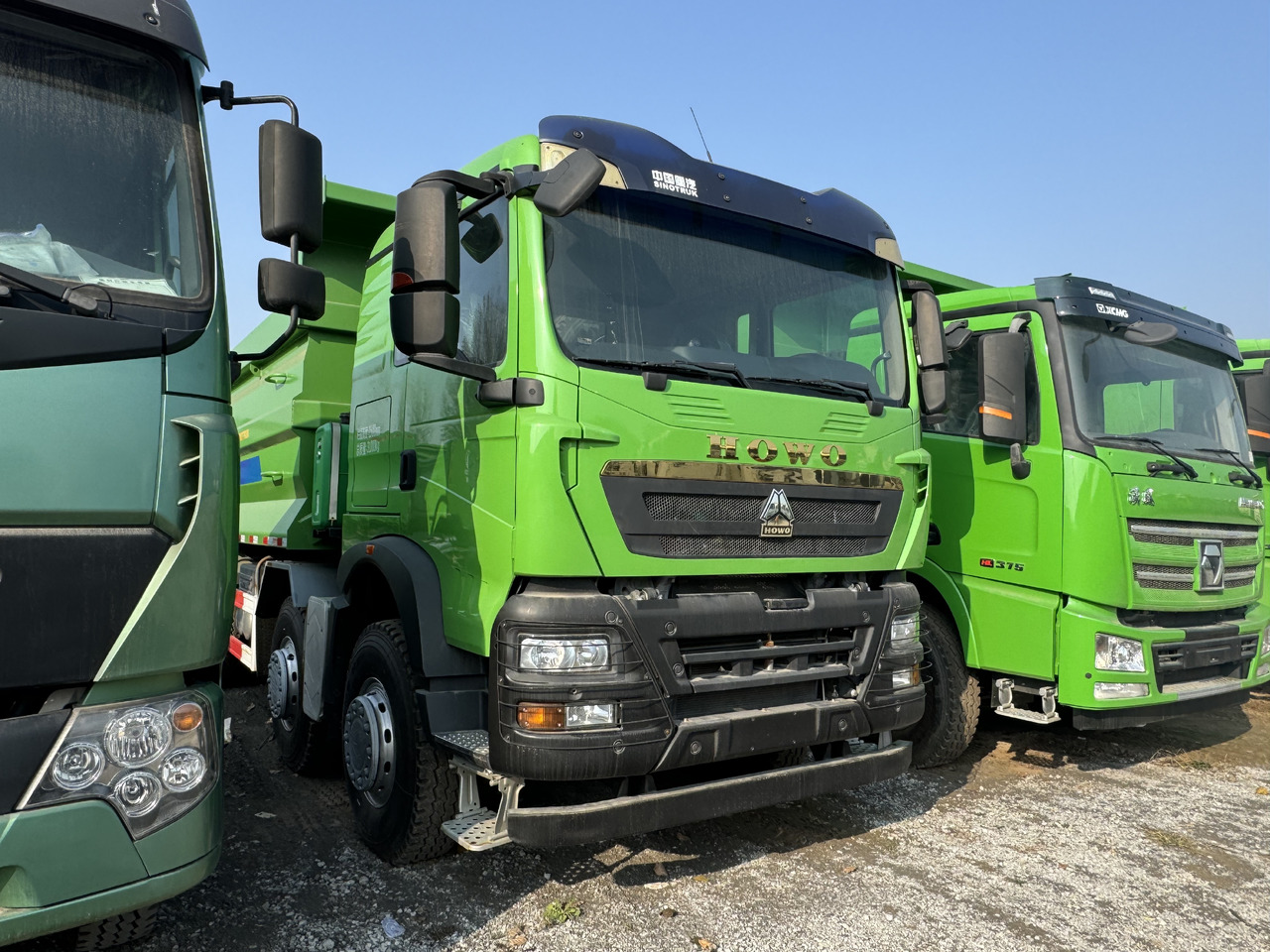 SINOTRUCK HOWO - 덤프트럭 : 사진 1 SINOTRUCK HOWO - 덤프트럭 : 사진 1