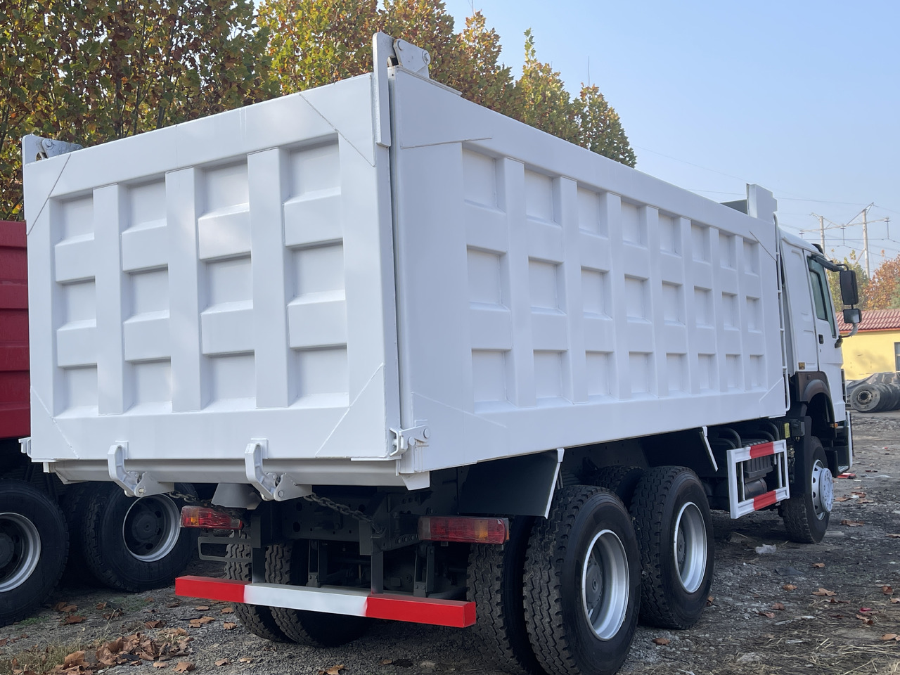 SINOTRUCK HOWO - 덤프트럭 : 사진 4 SINOTRUCK HOWO - 덤프트럭 : 사진 4