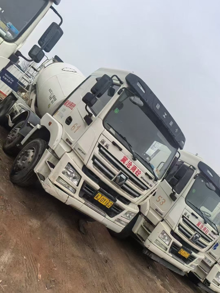 XUGONG - 콘크리트 믹서 트럭 : 사진 4 XUGONG - 콘크리트 믹서 트럭 : 사진 4