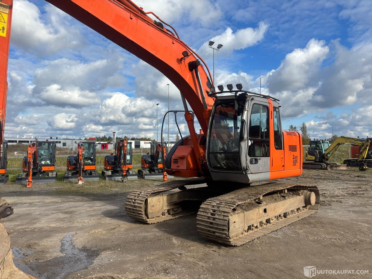 Hitachi ZX 225 USR lc kaivinkone, Lieto - 크롤러 굴삭기 : 사진 4 Hitachi ZX 225 USR lc kaivinkone, Lieto - 크롤러 굴삭기 : 사진 4