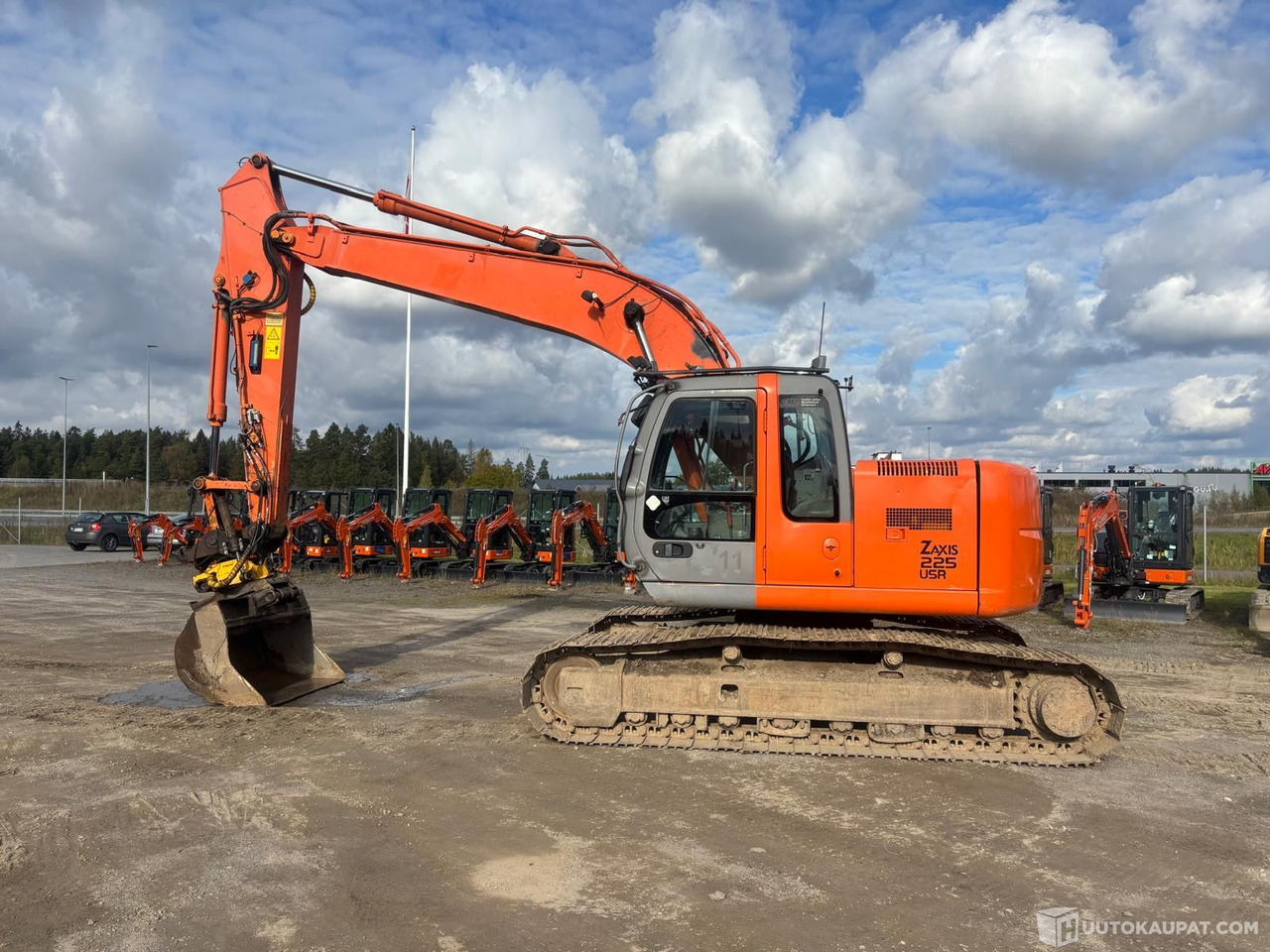 Hitachi ZX 225 USR lc kaivinkone, Lieto - 크롤러 굴삭기 : 사진 1 Hitachi ZX 225 USR lc kaivinkone, Lieto - 크롤러 굴삭기 : 사진 1