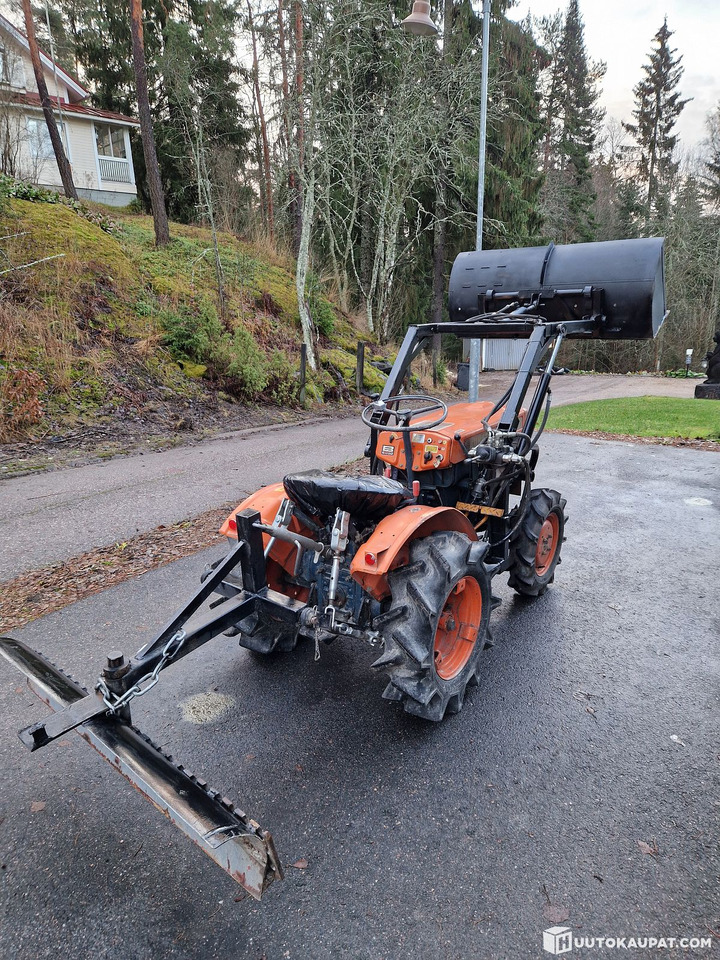 Kubota B6000, Lahti - 스트래들 트랙터 : 사진 4 Kubota B6000, Lahti - 스트래들 트랙터 : 사진 4