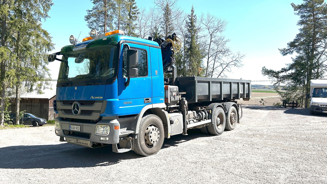 Kuorma-auto Mercedes-Benz Actros 2532, vm. 2009, kympitetty pilkki ja vaijerilaitteet, Lieto - 후크 리프트 트럭, 크레인 트럭 : 사진 1 Kuorma-auto Mercedes-Benz Actros 2532, vm. 2009, kympitetty pilkki ja vaijerilaitteet, Lieto - 후크 리프트 트럭, 크레인 트럭 : 사진 1