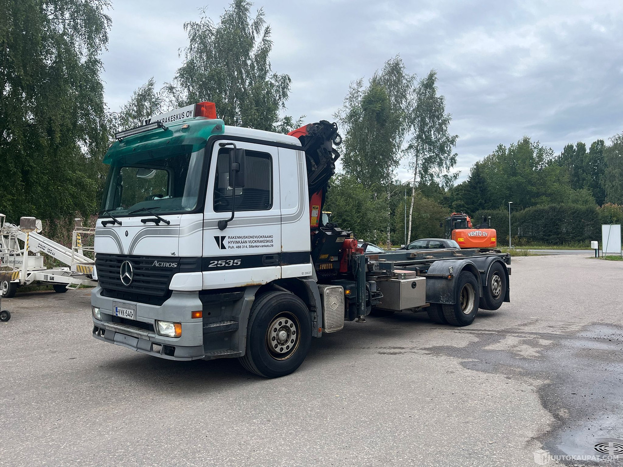 Mercedes-Benz Actros 2535, 21 tonnimetrisellä nosturilla ja vaijerivaihtolavalaitteella, kuorma-auto, 2001, Hyvinkää - 트럭 : 사진 1 Mercedes-Benz Actros 2535, 21 tonnimetrisellä nosturilla ja vaijerivaihtolavalaitteella, kuorma-auto, 2001, Hyvinkää - 트럭 : 사진 1