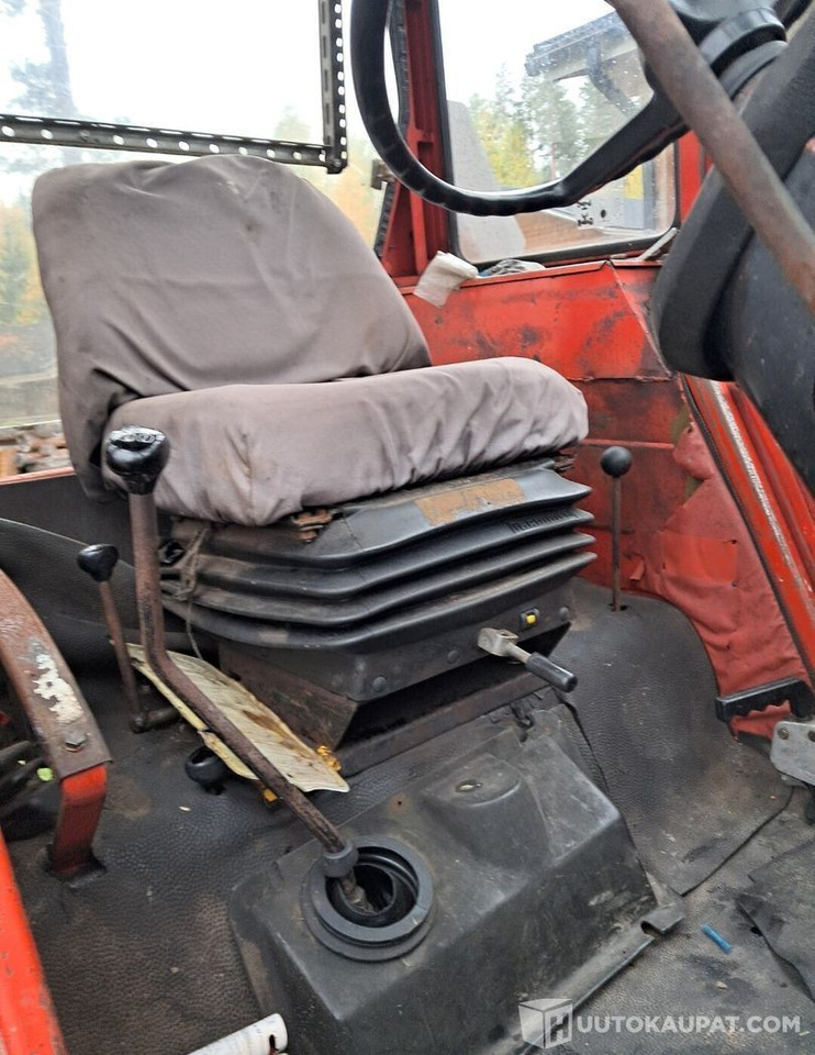 장궤형 트랙터 Valmet 604, 1982, Diesel, 1 927 h, Juuka : 사진 14 장궤형 트랙터 Valmet 604, 1982, Diesel, 1 927 h, Juuka : 사진 14