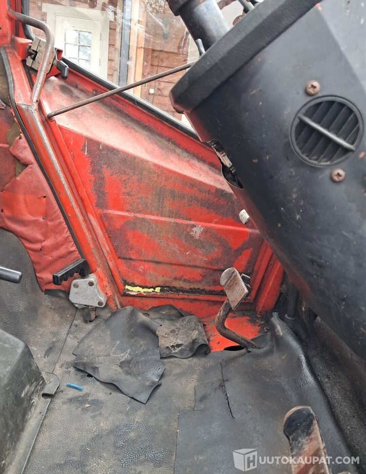 장궤형 트랙터 Valmet 604, 1982, Diesel, 1 927 h, Juuka : 사진 11 장궤형 트랙터 Valmet 604, 1982, Diesel, 1 927 h, Juuka : 사진 11