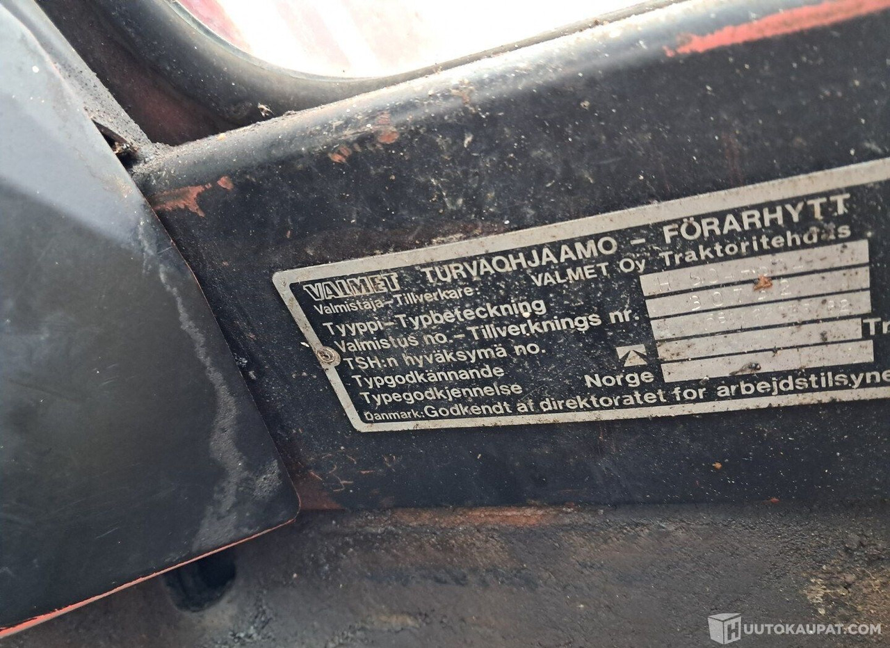 장궤형 트랙터 Valmet 604, 1982, Diesel, 1 927 h, Juuka : 사진 13 장궤형 트랙터 Valmet 604, 1982, Diesel, 1 927 h, Juuka : 사진 13