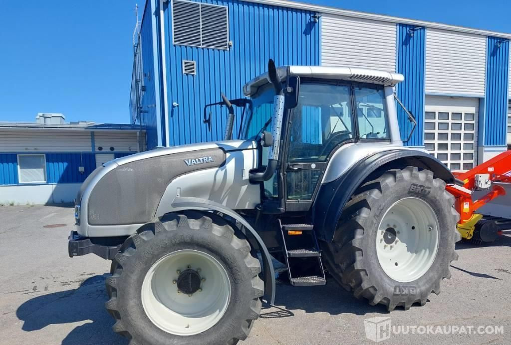 Valtra M 120 E, VAIN 2932 h, Okraspecial, 2004, Kokkola - 농업용 기계 : 사진 1 Valtra M 120 E, VAIN 2932 h, Okraspecial, 2004, Kokkola - 농업용 기계 : 사진 1