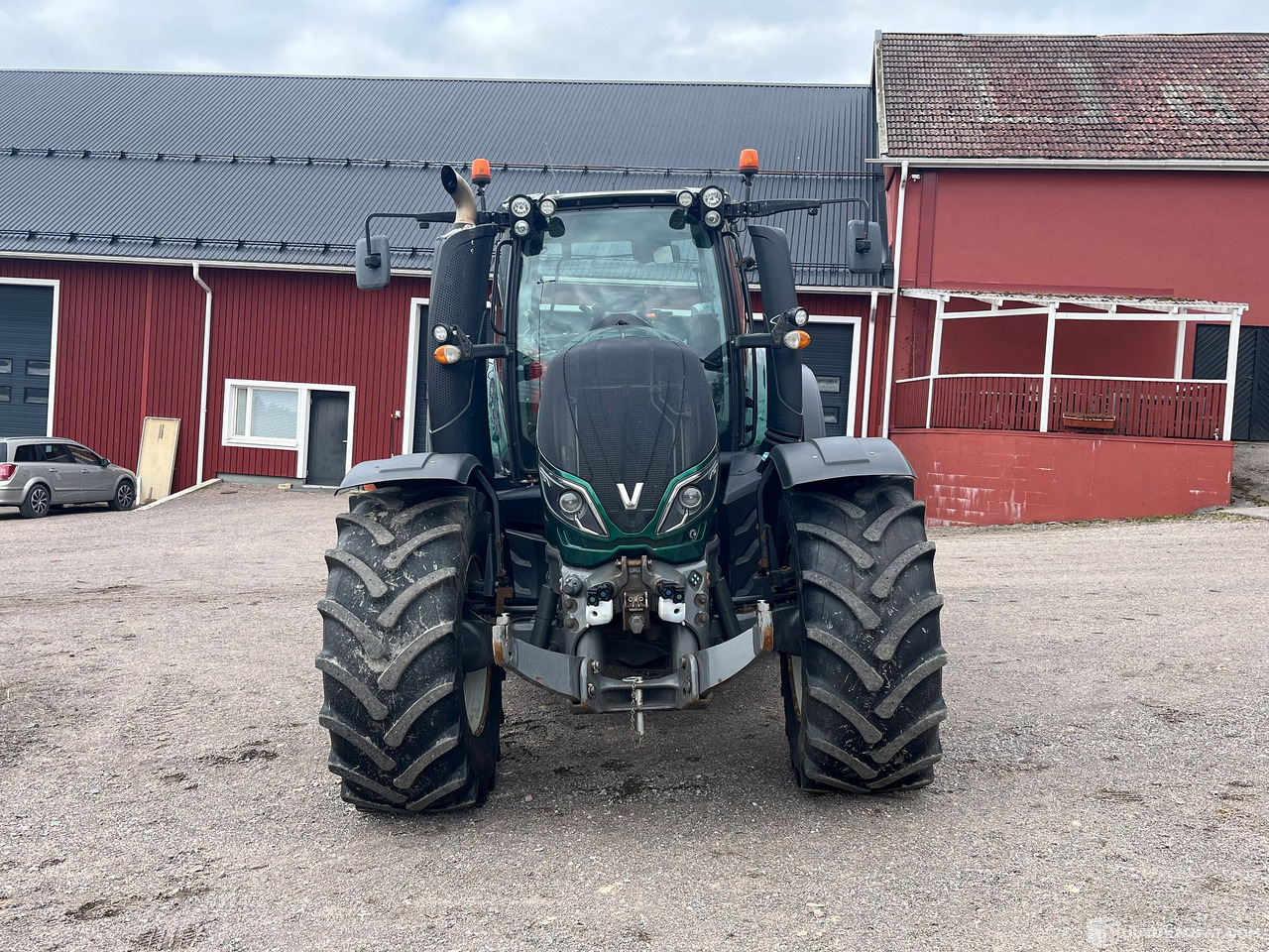 Valtra T234 Versu, traktori etunostolaitteella ja taakseajolaitteilla, 2015, Vantaa - 장궤형 트랙터 : 사진 2 Valtra T234 Versu, traktori etunostolaitteella ja taakseajolaitteilla, 2015, Vantaa - 장궤형 트랙터 : 사진 2