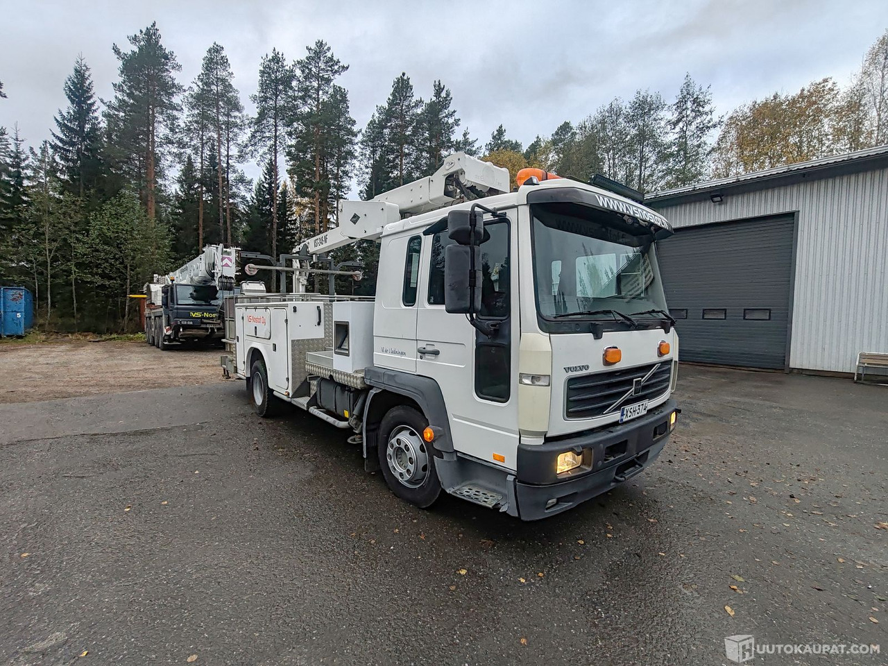Volvo FL6 nostokoriauto, 2004, Kurikka - 트럭 탑재 고가작업 플랫폼 : 사진 1 Volvo FL6 nostokoriauto, 2004, Kurikka - 트럭 탑재 고가작업 플랫폼 : 사진 1