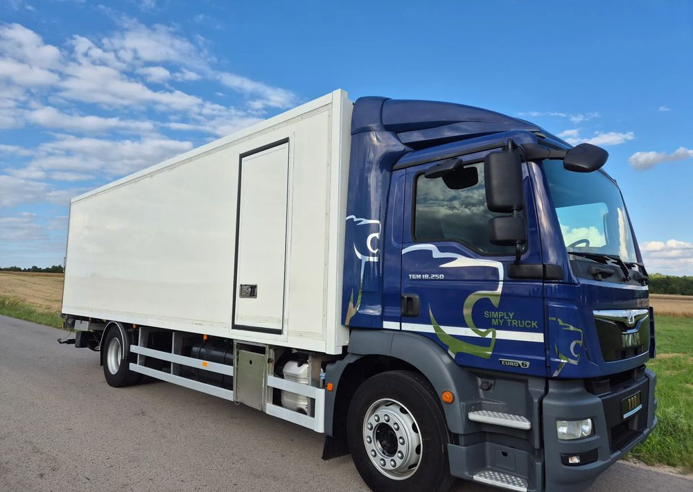 MAN TGM 18.290 18.250 Carrier 1950 D/E z Holandii / TOP STAN / 7.5m / 18 palet / winda + drzwi boczne / OKAZJA - 냉동탑차 : 사진 3 MAN TGM 18.290 18.250 Carrier 1950 D/E z Holandii / TOP STAN / 7.5m / 18 palet / winda + drzwi boczne / OKAZJA - 냉동탑차 : 사진 3