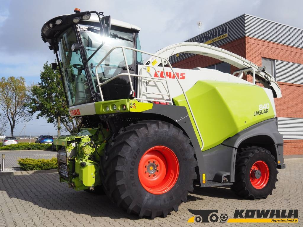 Claas Jaguar 840 4x4 - 견인식 목초수확기 : 사진 1 Claas Jaguar 840 4x4 - 견인식 목초수확기 : 사진 1