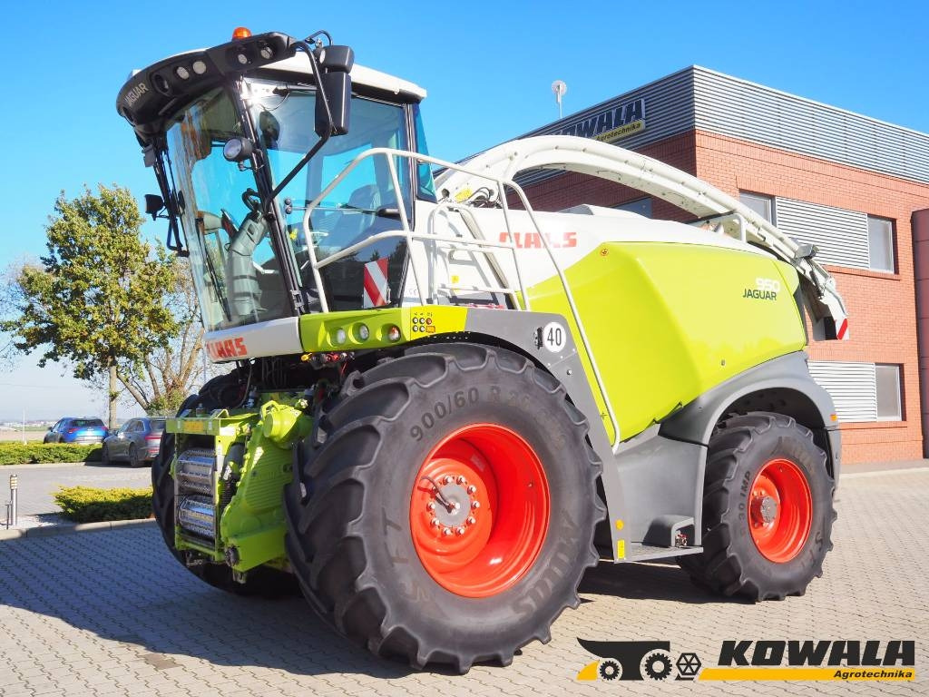 Claas Jaguar 950 4x4 - 견인식 목초수확기 : 사진 1 Claas Jaguar 950 4x4 - 견인식 목초수확기 : 사진 1