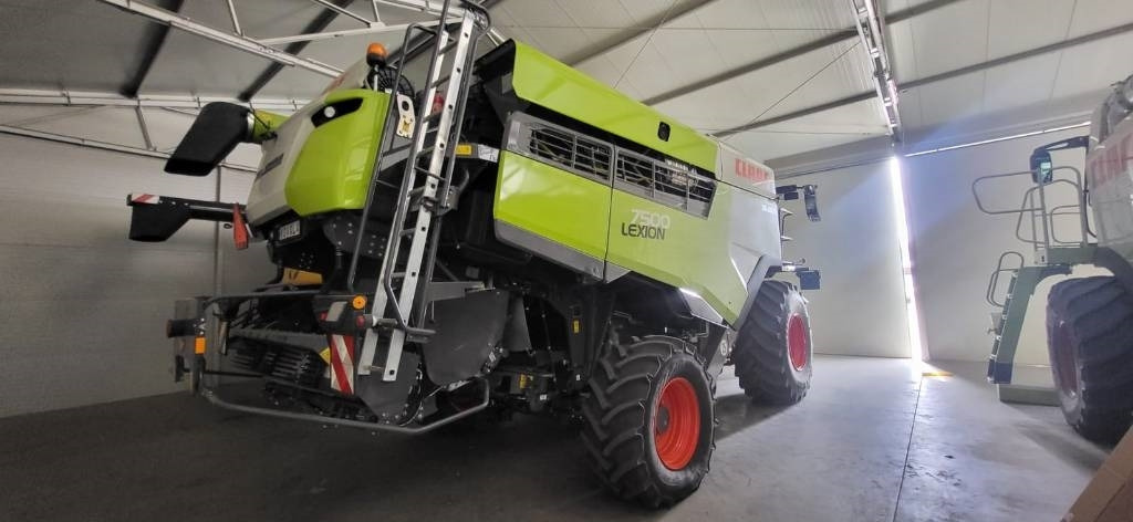 Claas Lexion 7500 + V930 - 목초수확기 : 사진 4 Claas Lexion 7500 + V930 - 목초수확기 : 사진 4