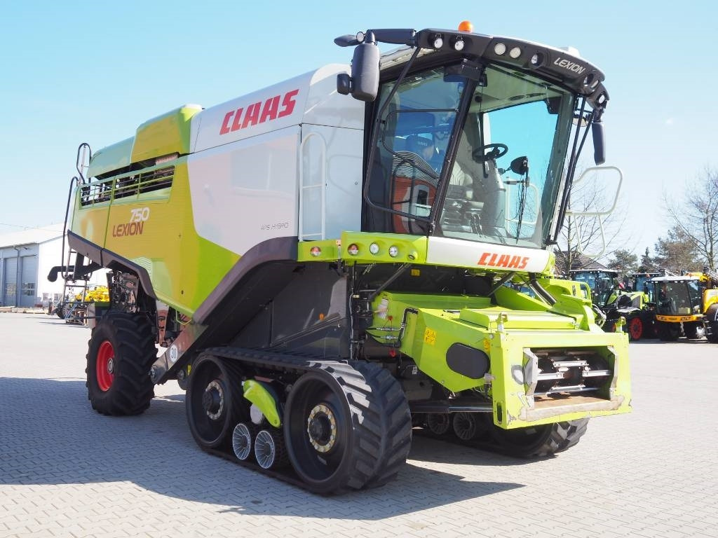 Claas Lexion 750TT GPS + V930 - 목초수확기 : 사진 4 Claas Lexion 750TT GPS + V930 - 목초수확기 : 사진 4