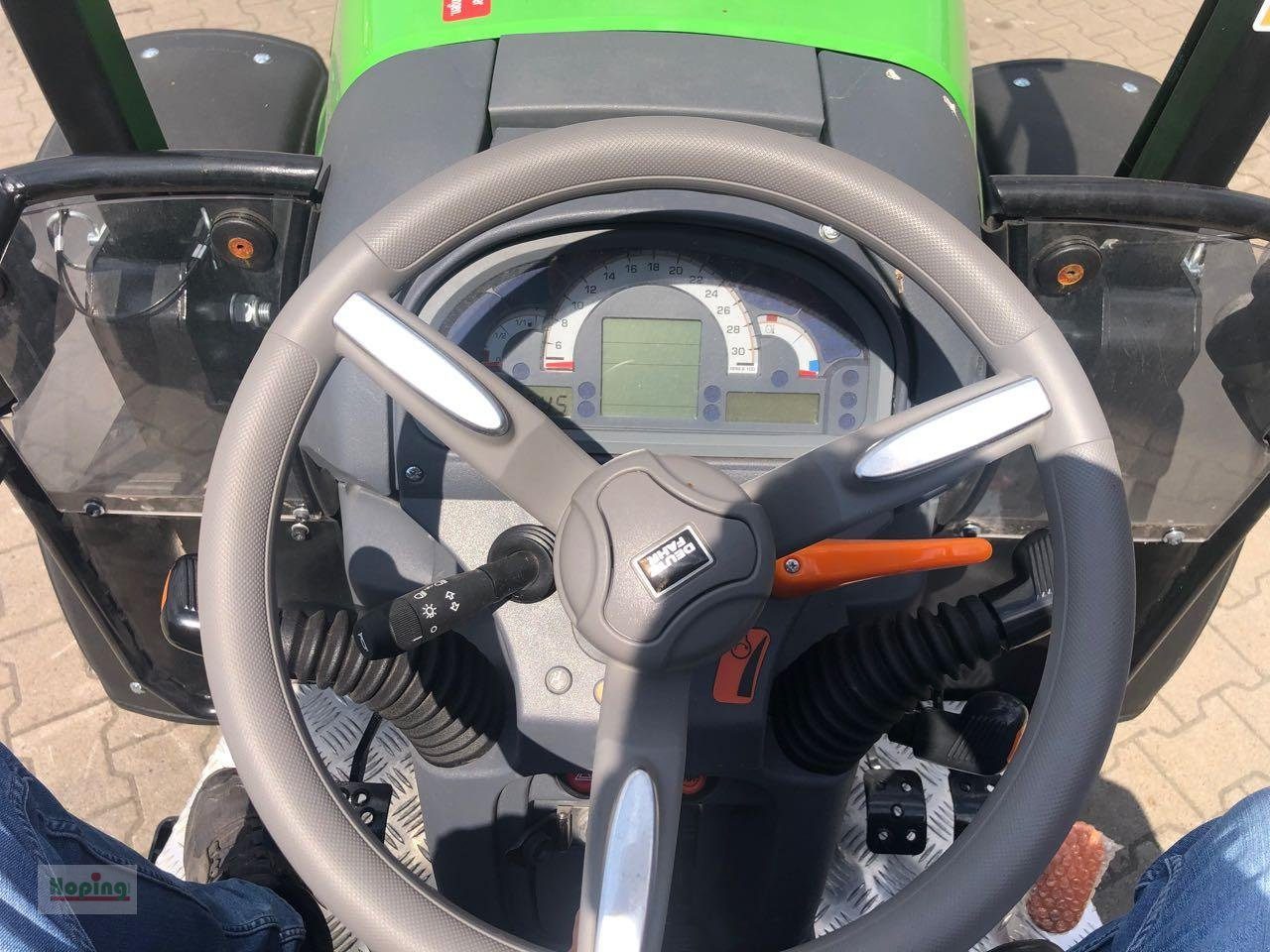 신규 장궤형 트랙터 Deutz-Fahr 3060 : 사진 12