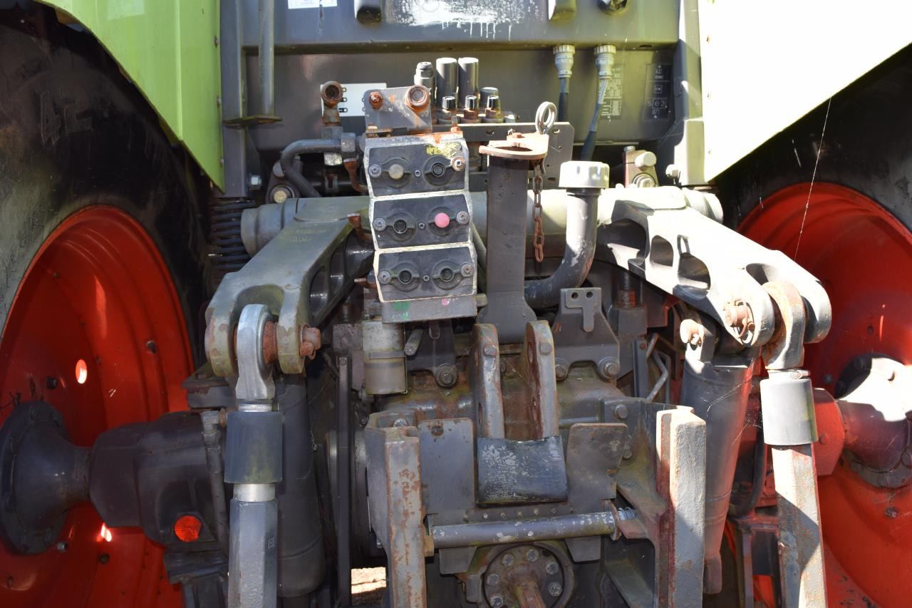 CLAAS Ares 826 RZ - 장궤형 트랙터 : 사진 5 CLAAS Ares 826 RZ - 장궤형 트랙터 : 사진 5