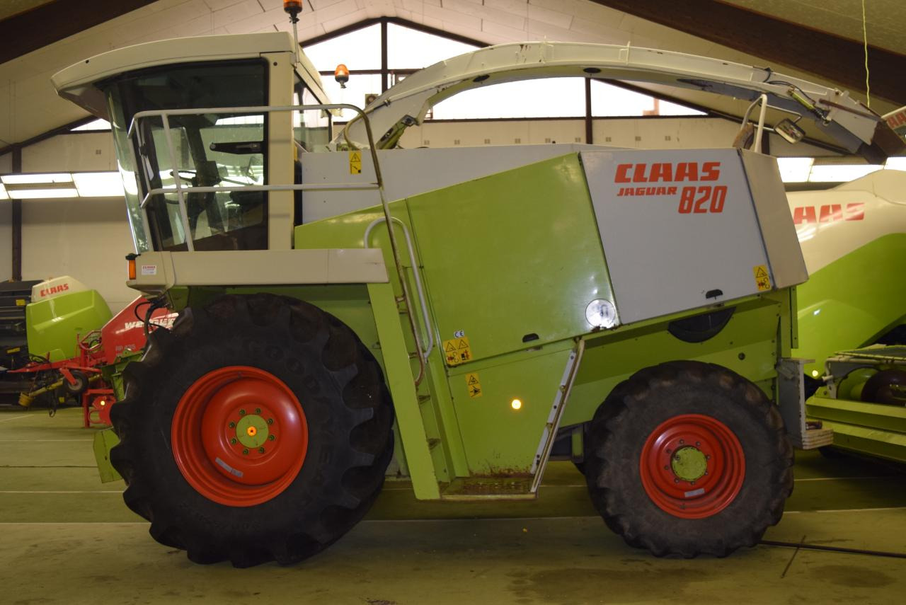 CLAAS Jaguar 820 - 견인식 목초수확기 : 사진 3 CLAAS Jaguar 820 - 견인식 목초수확기 : 사진 3