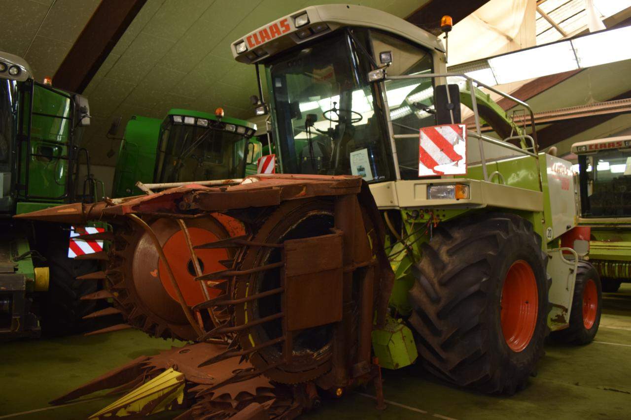CLAAS Jaguar 860 - 견인식 목초수확기 : 사진 1 CLAAS Jaguar 860 - 견인식 목초수확기 : 사진 1