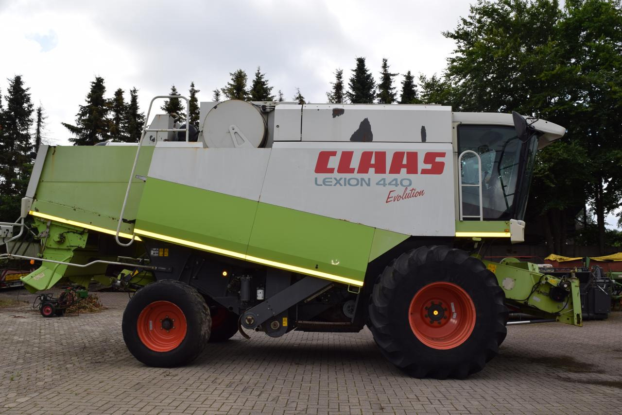 CLAAS Lexion 440 Evolution - 목초수확기 : 사진 1 CLAAS Lexion 440 Evolution - 목초수확기 : 사진 1
