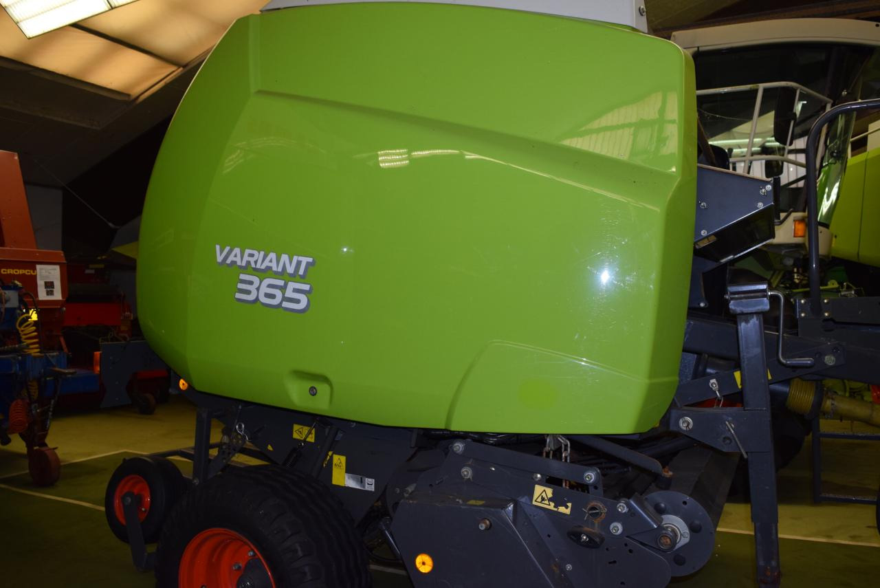 CLAAS Variant 365 RotoCut - 원형 베일러 : 사진 3 CLAAS Variant 365 RotoCut - 원형 베일러 : 사진 3