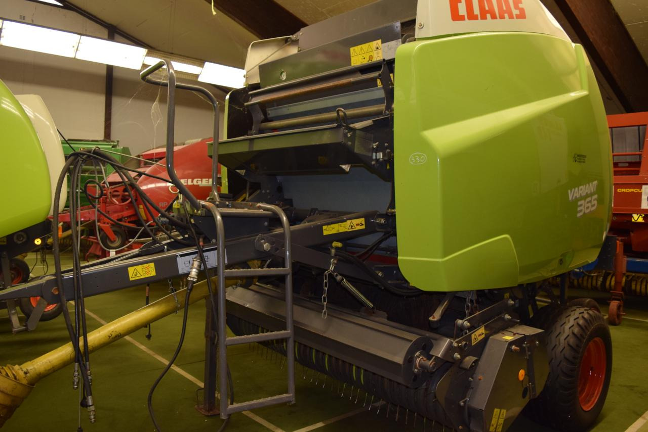 CLAAS Variant 365 RotoCut - 원형 베일러 : 사진 1 CLAAS Variant 365 RotoCut - 원형 베일러 : 사진 1